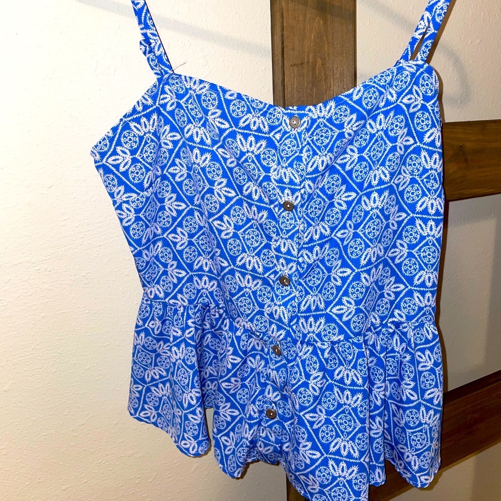 A7 - 365 B JEWEL - Blue and white patterned peplum spaghetti strap top